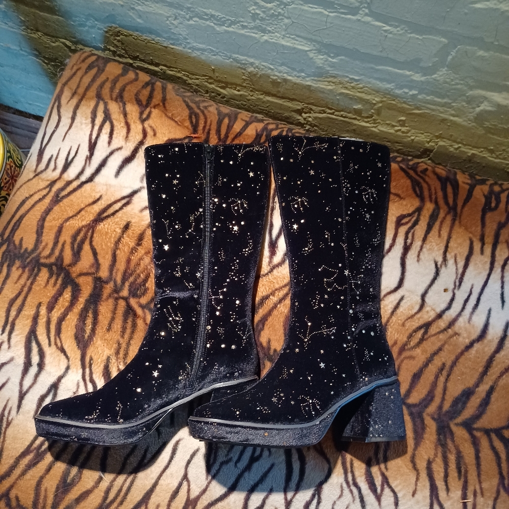 Last ONEEE! Rare! boho Celestial Dreamer Flared velvet boots💫🌚💫 new in box - Picture 4 of 12